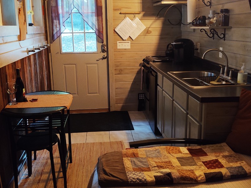 Cozy Tiny House in the Woods, Freeport