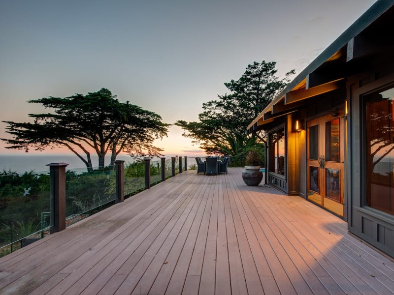 Deck overlooking the Pacific - Big Sur, CA Airbnb