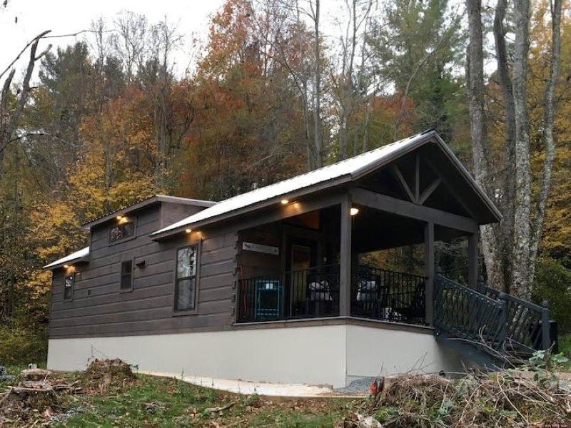 Luxury Tiny Home with a hot tub