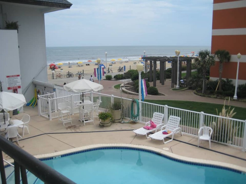 Modern Condo at oceanfront complex with pool
