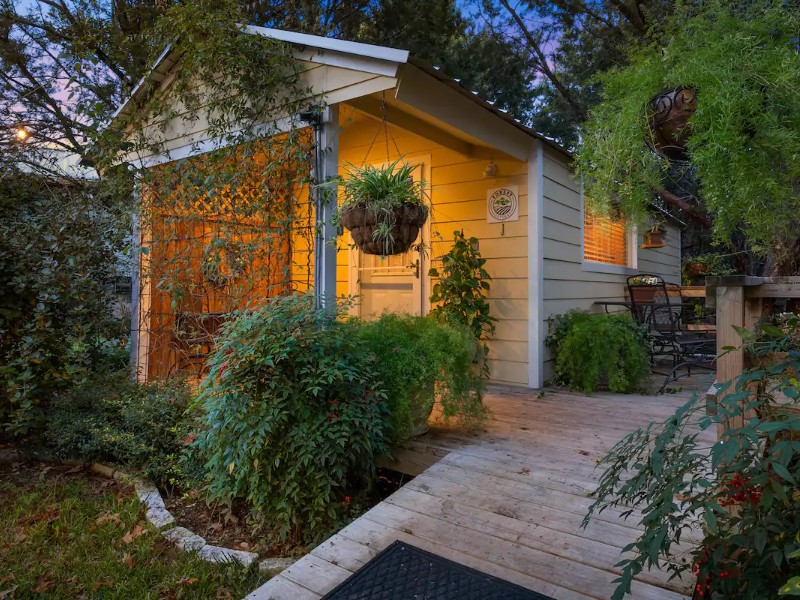 Shaker-Inspired Tiny House in Waco