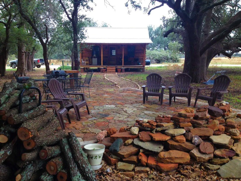 Secluded cabin on a private ranch, only 20 mins to Colorado Bend State Park