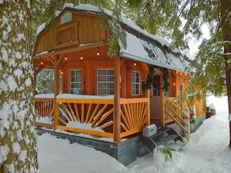 Cabin in the Cedars.Close to Lake,Town & Mountain