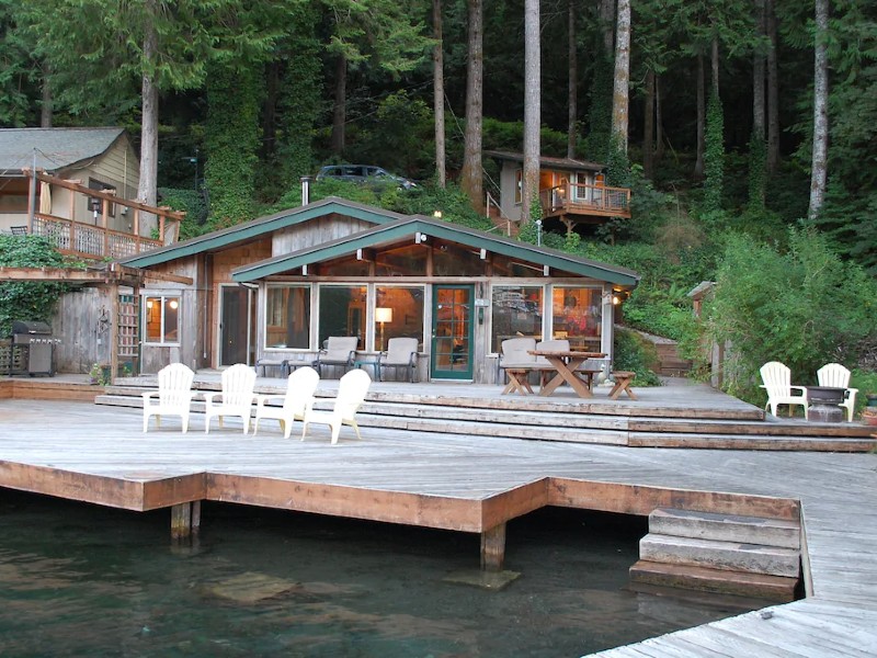 Cozy Lakefront Cabin with Bonus 'Tree House' - A Place to Unwind