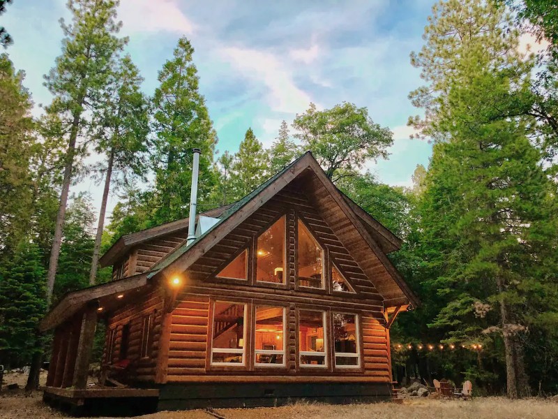 Cozy Log Cabin Near Lassen National Park