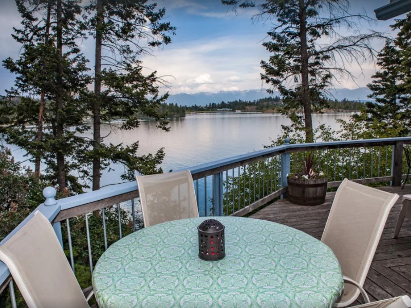 Lakefront Home with Hot Tub