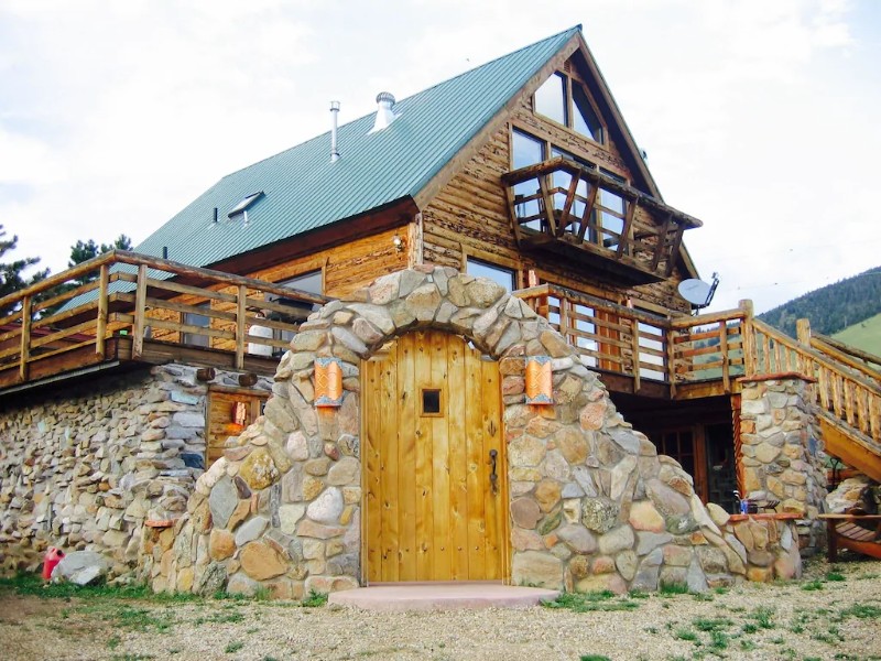 Large and beautiful mountain cabin near Angel Fire and Red River