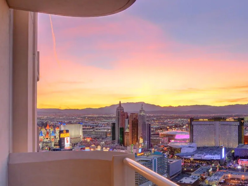 Sleek & Sexy SKY Penthouse