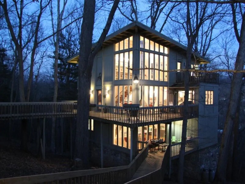 Stunning Tree House with Upscale Amenities