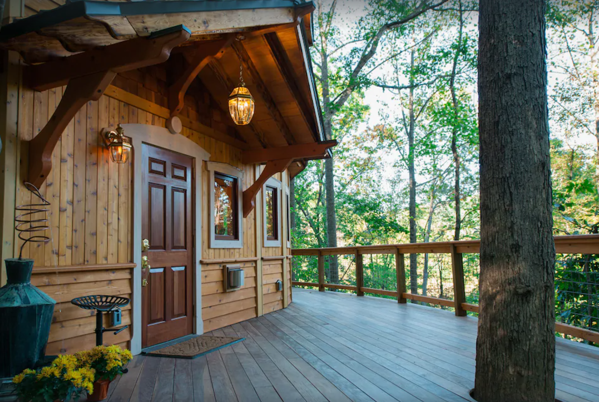 America's Smallet Castle, a Unique and Luxurious Treehouse