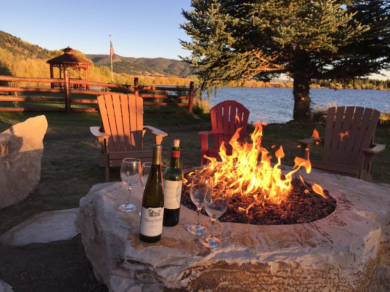 Elegant Lakefront Cabin, 20 Minutes to Yellowstone