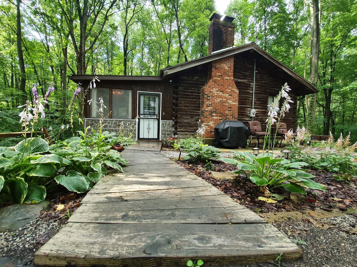 Exterior of Hills Song Cabin