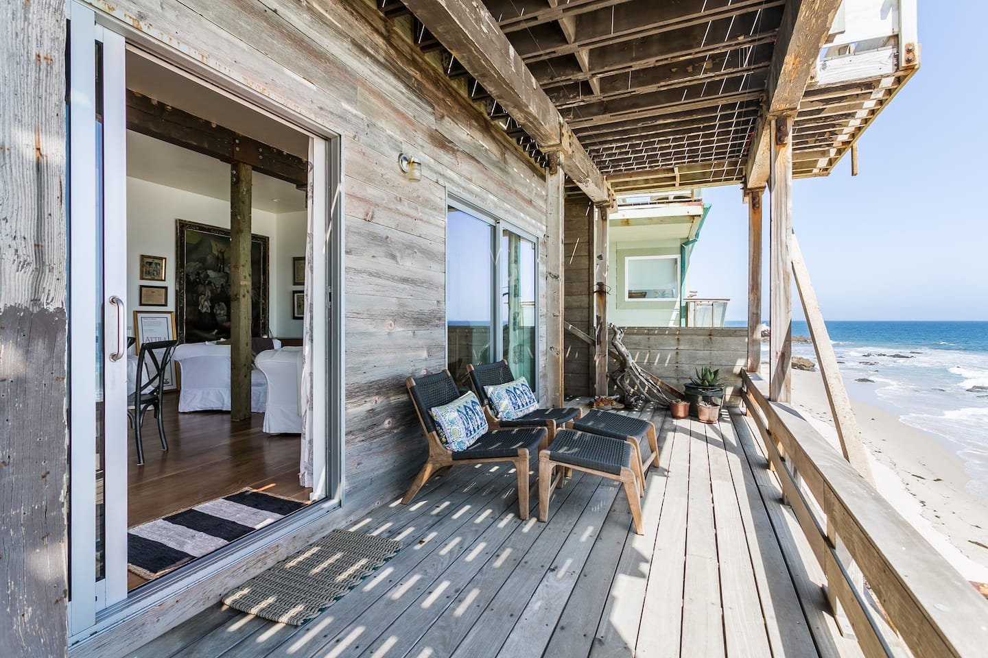 Idyllic, Romantic Beachfront Apartment