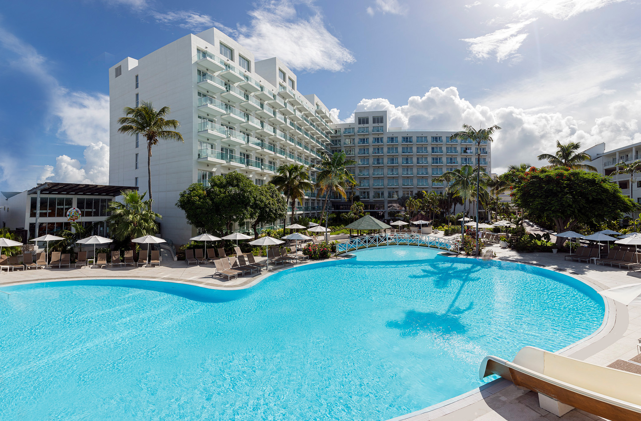 Sonesta Maho Beach Resort & Casino