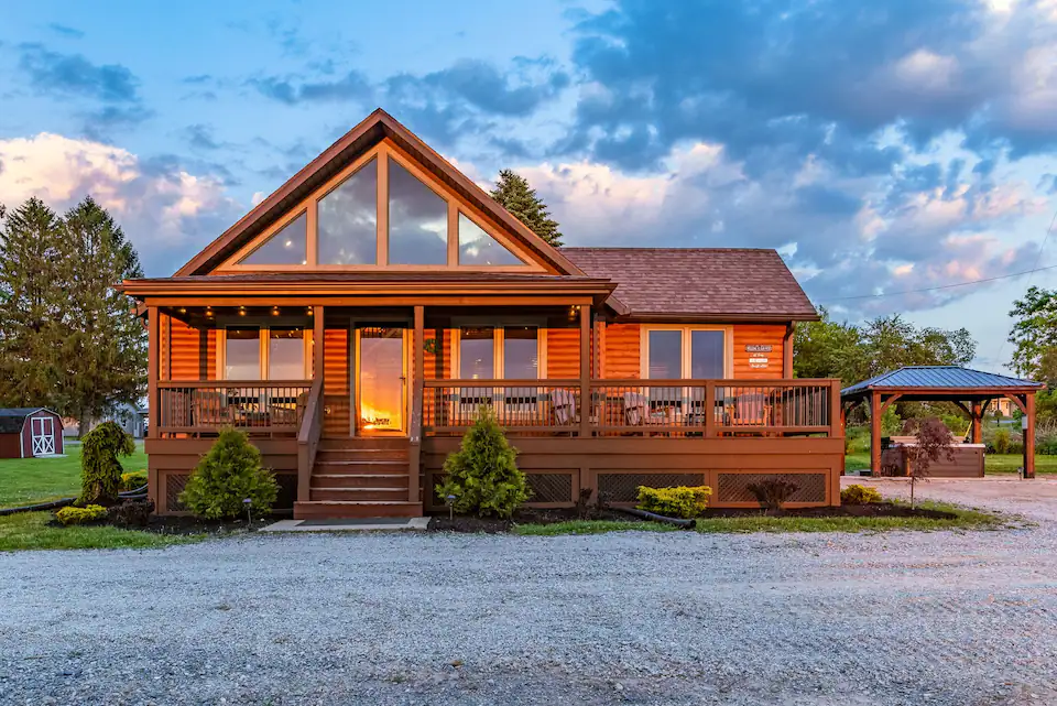 Liberty Log Cabin: Hot Tub Under Gazebo, Fire Pit