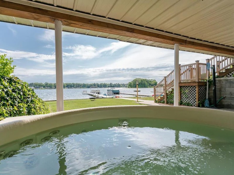 Hot Tub at Lakefront Vacationing Rental