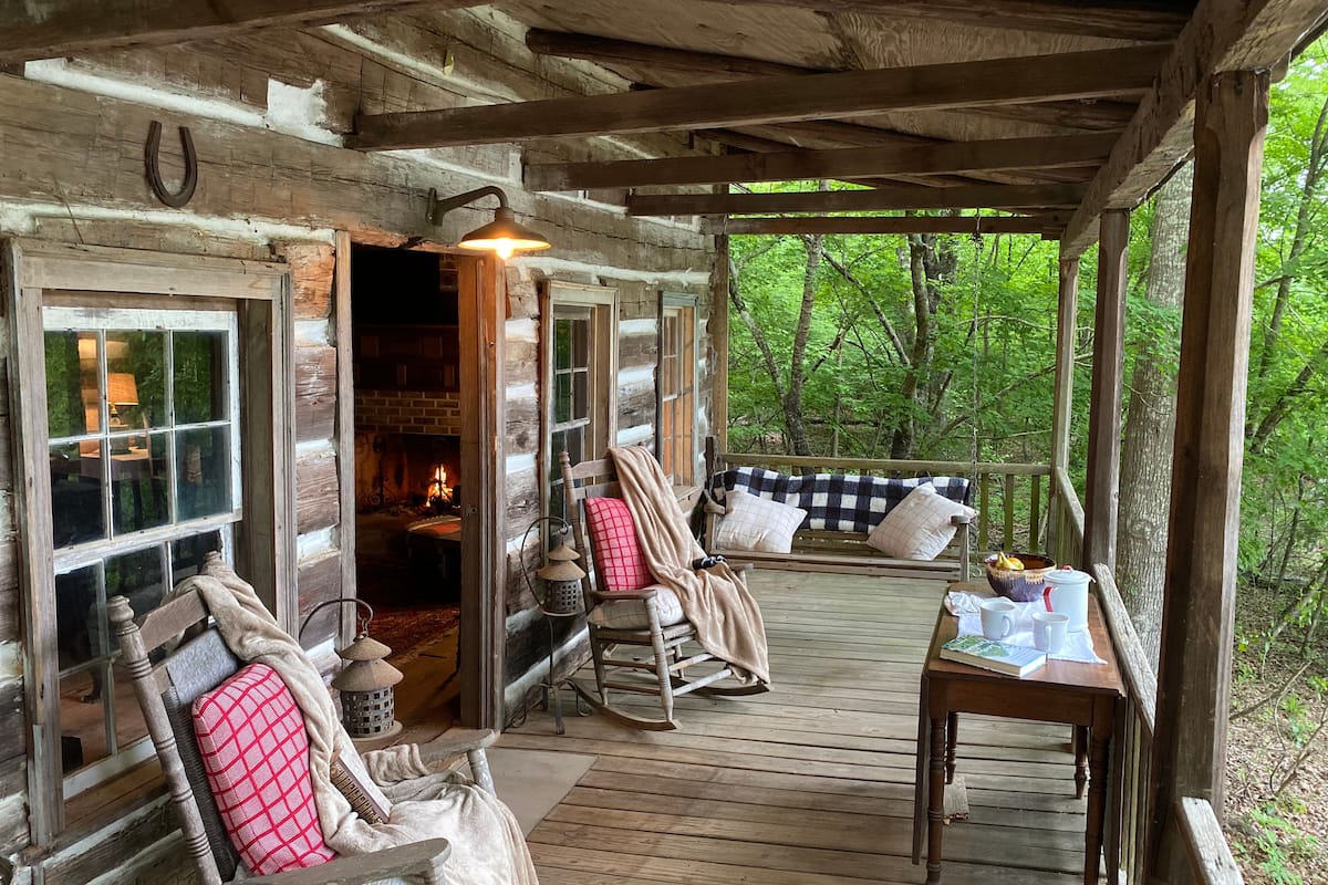 Historic Log Cabin on Fishing Lake