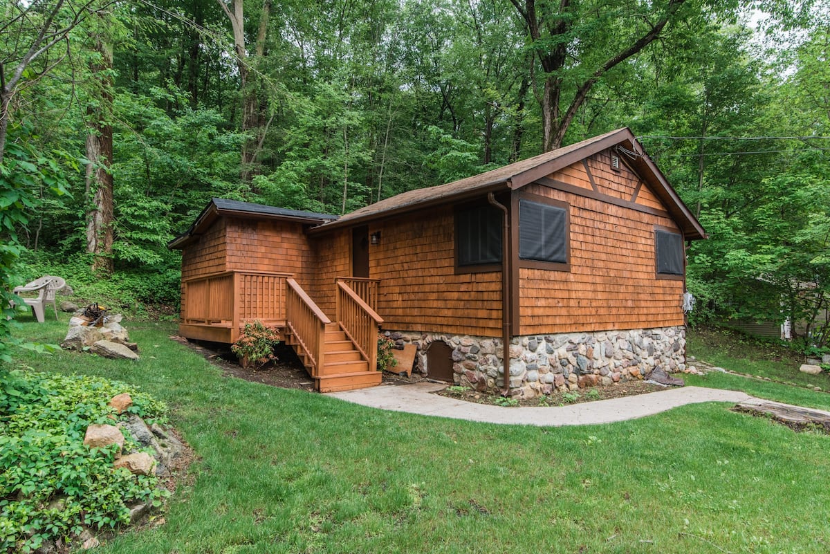 Yard at Lake Hopatcong Getaway Cabin