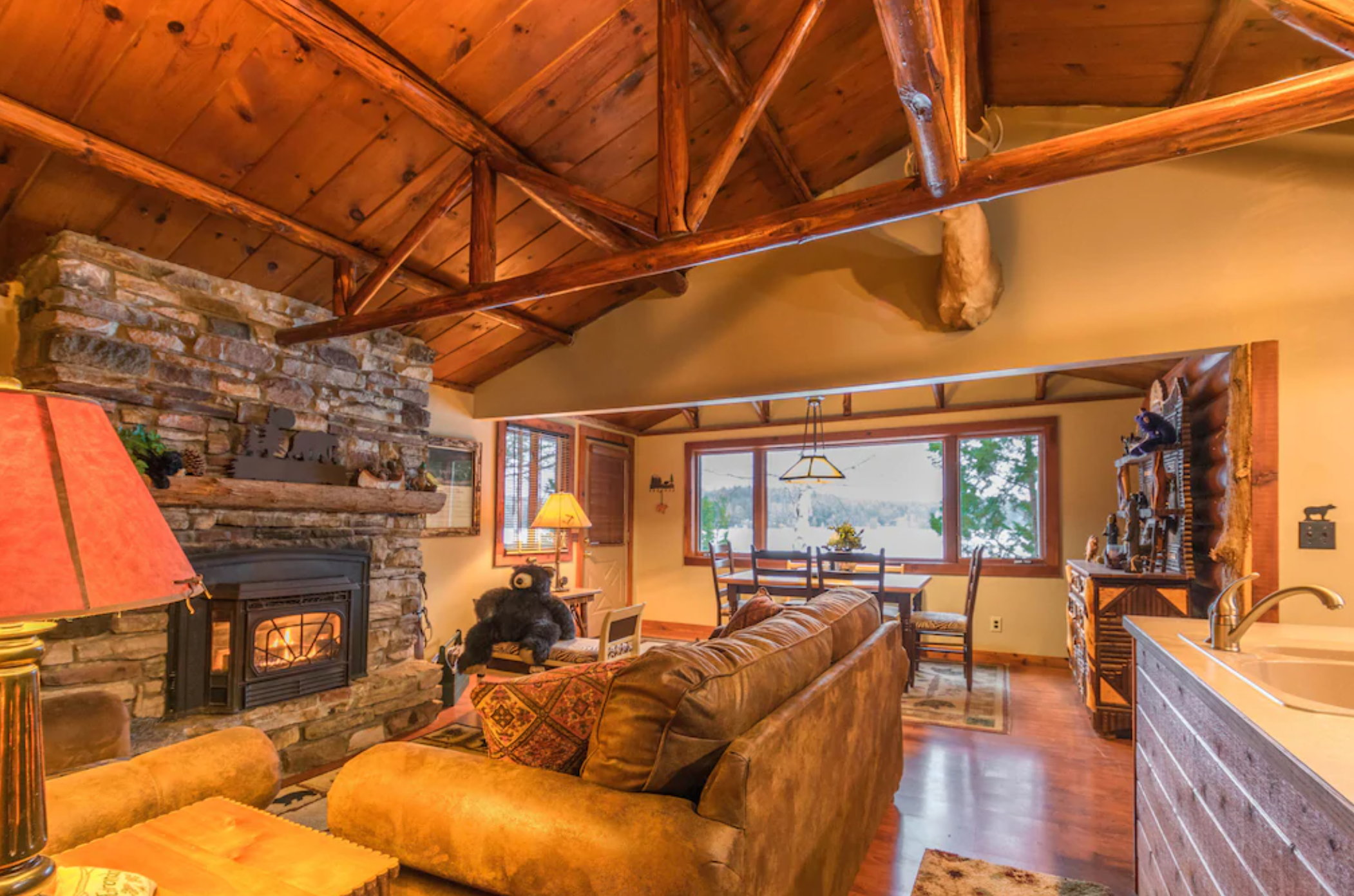 Lakefront Bear Cabin on Lake Colby