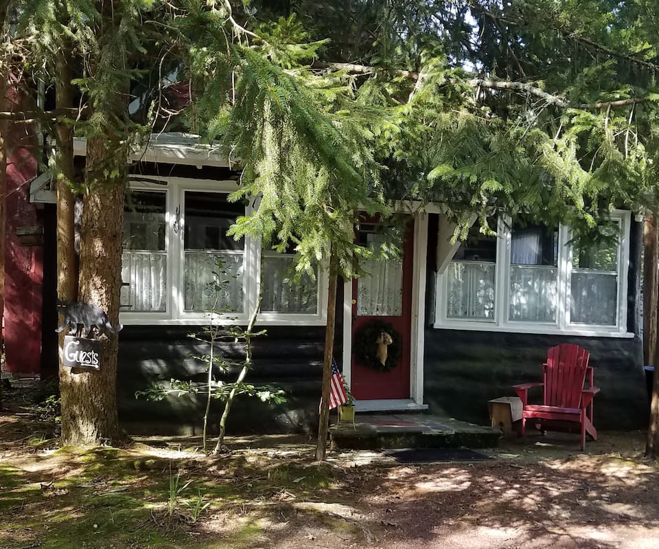 Front of Log Cabin at Twin Oaks