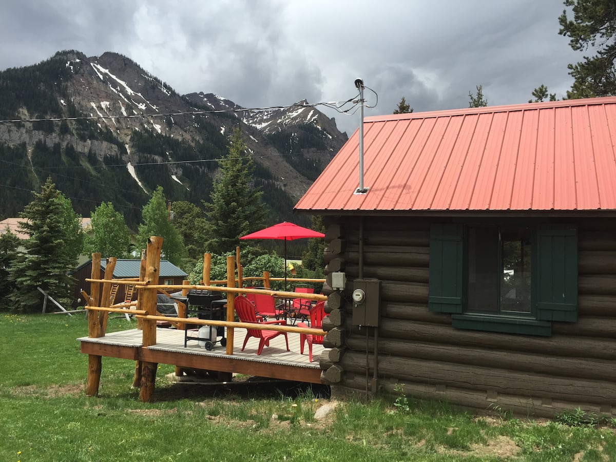 Mountain View Cabin 
Cooke City-Silver Gate, Montana