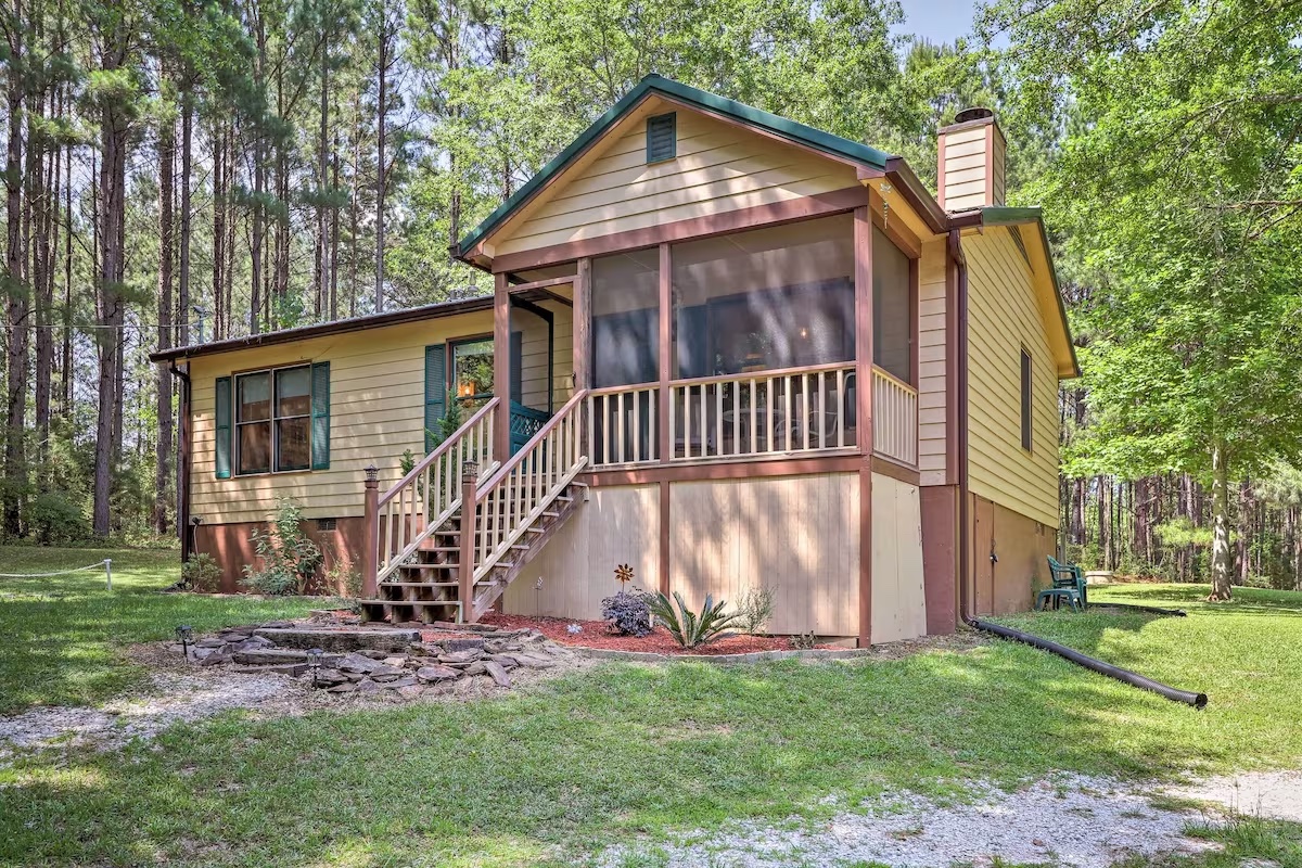 Cozy Pine Mountain Cabin with Screened-In Porch