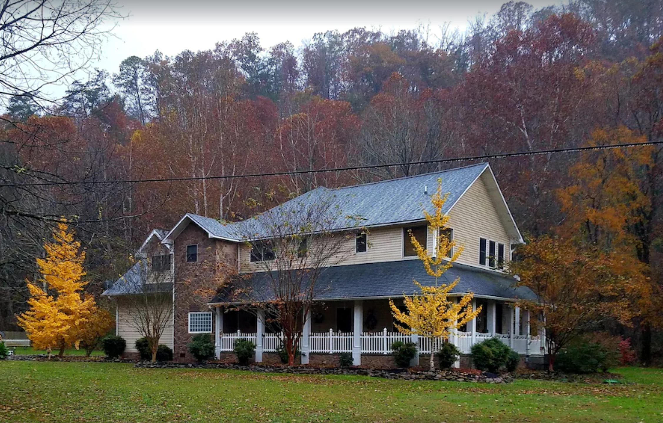 6 Bedroom Creekside Home with Large Yard