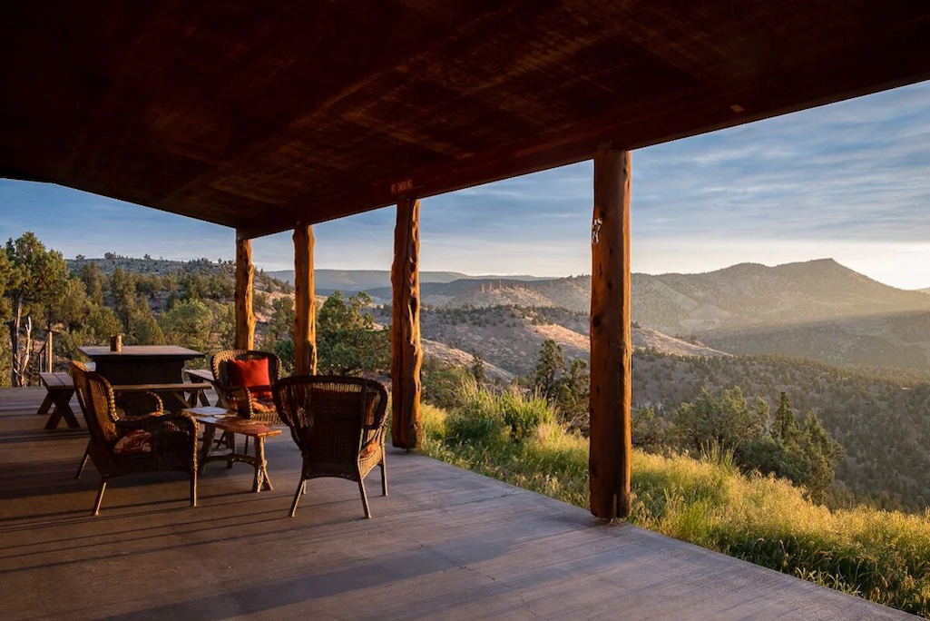 Central Oregon Getaway with Lake & Mountain Views