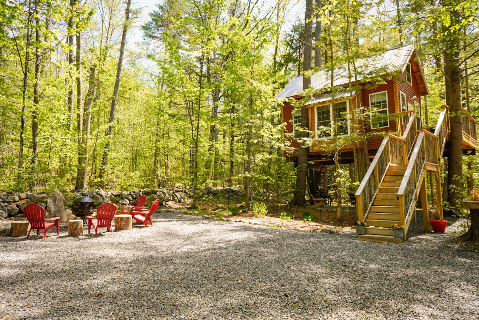 Cozy Treehouse - Sanbornton, New Hampshire