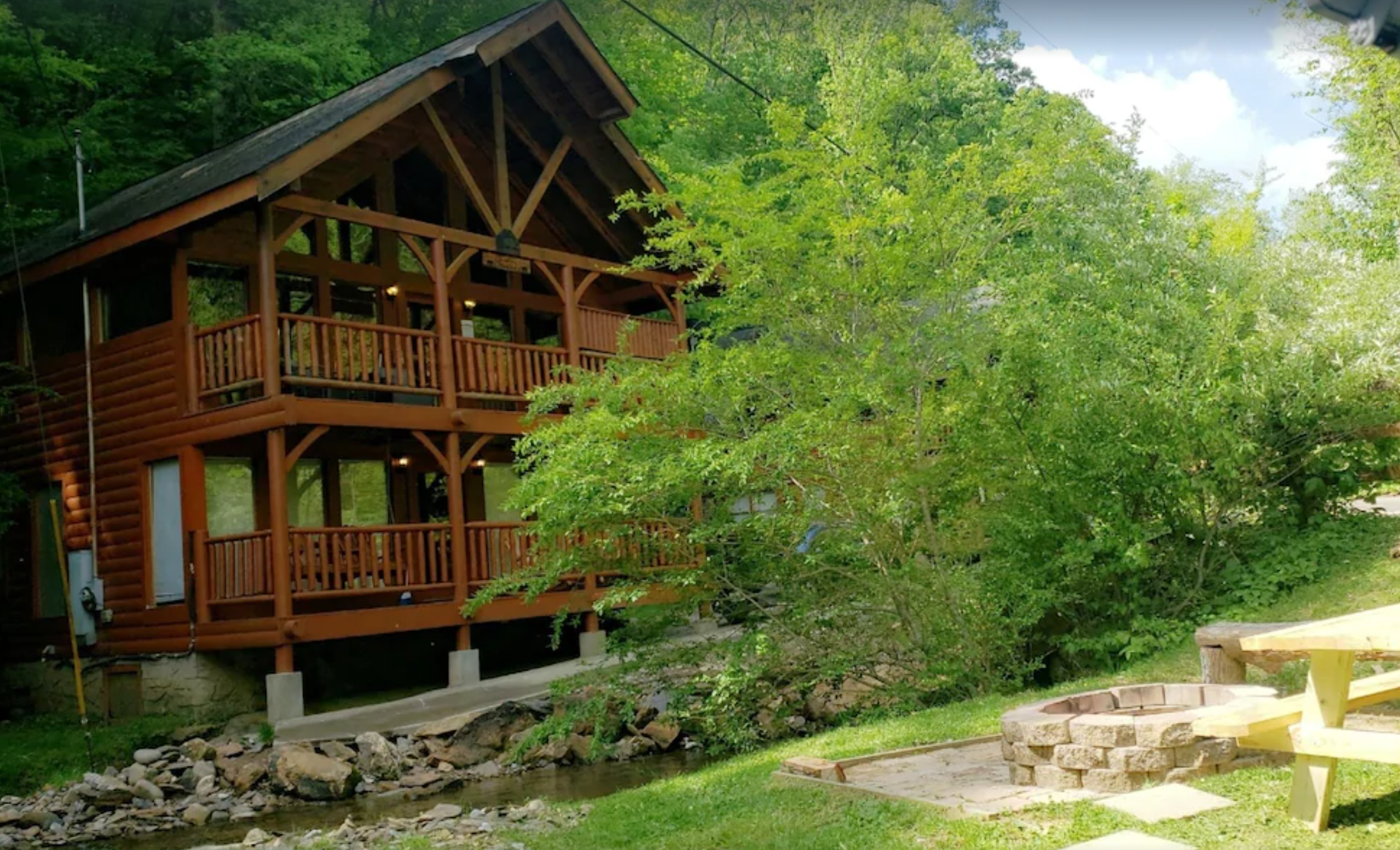 Creekside Cabin with a Fire Pit and Picnic Table