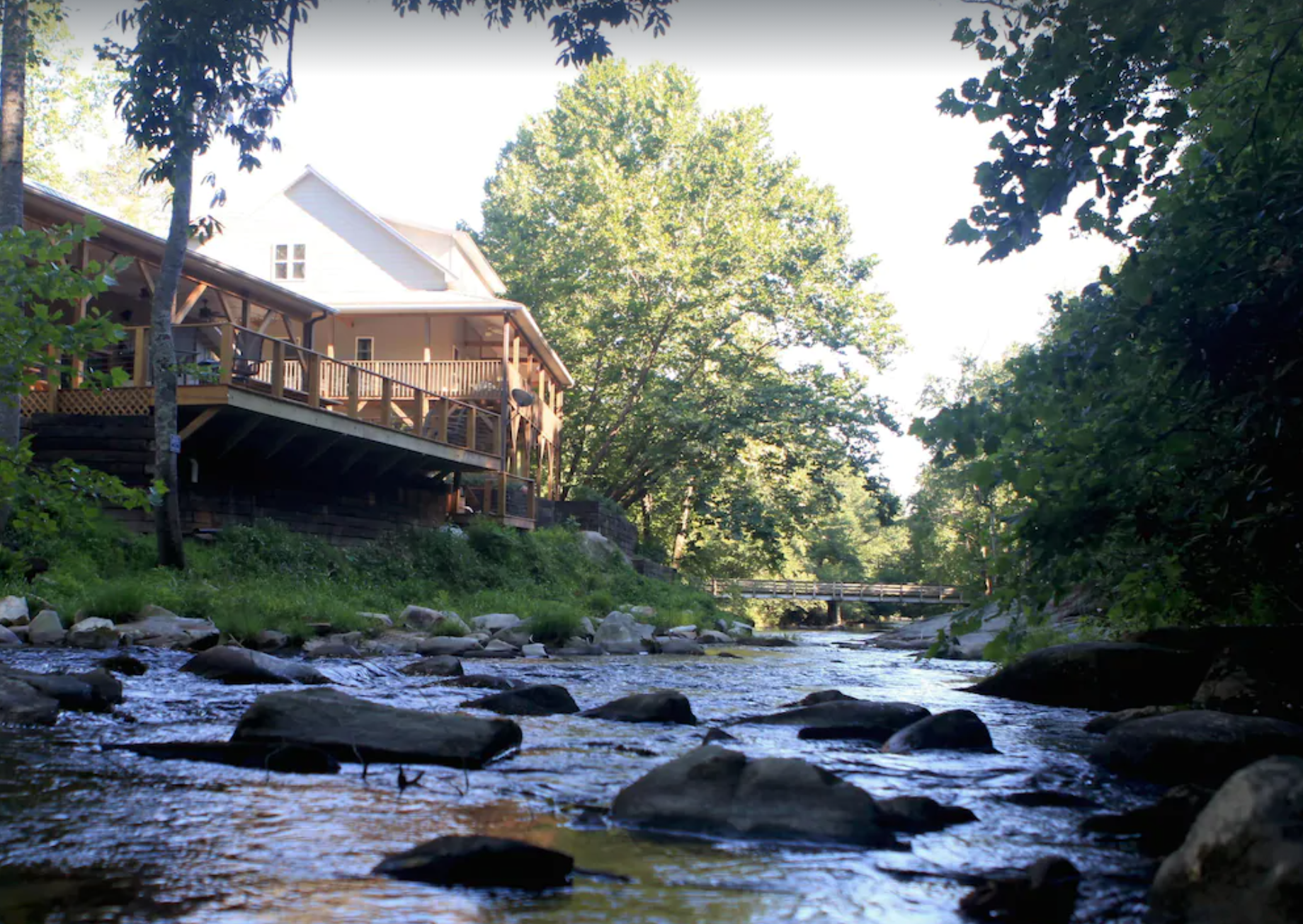 Romantic Riverside Cabin on a Vineyard