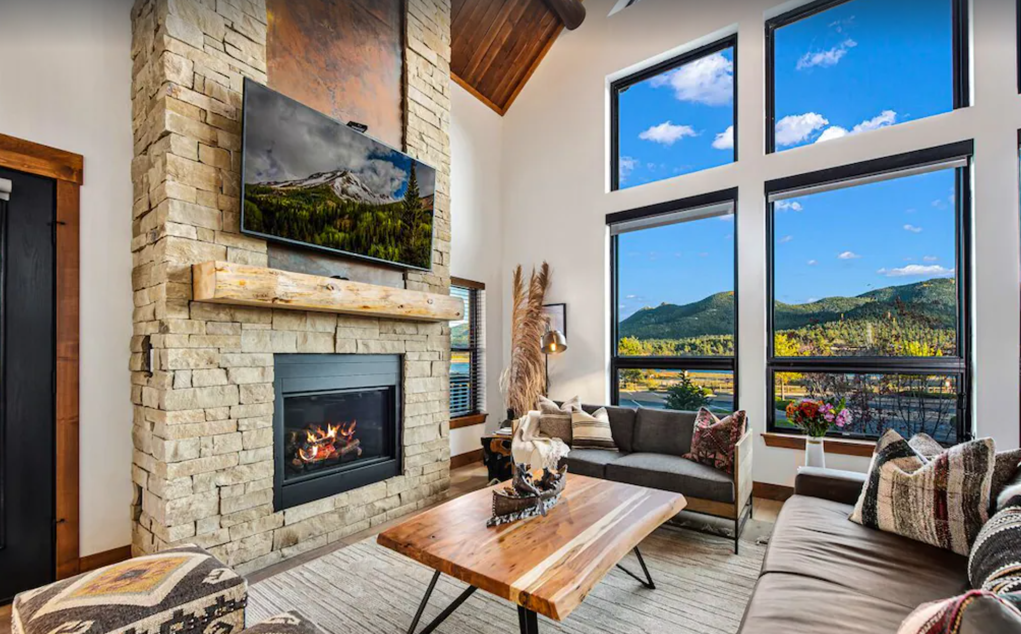 Living space with a fireplace and stunning view at the Bears Den