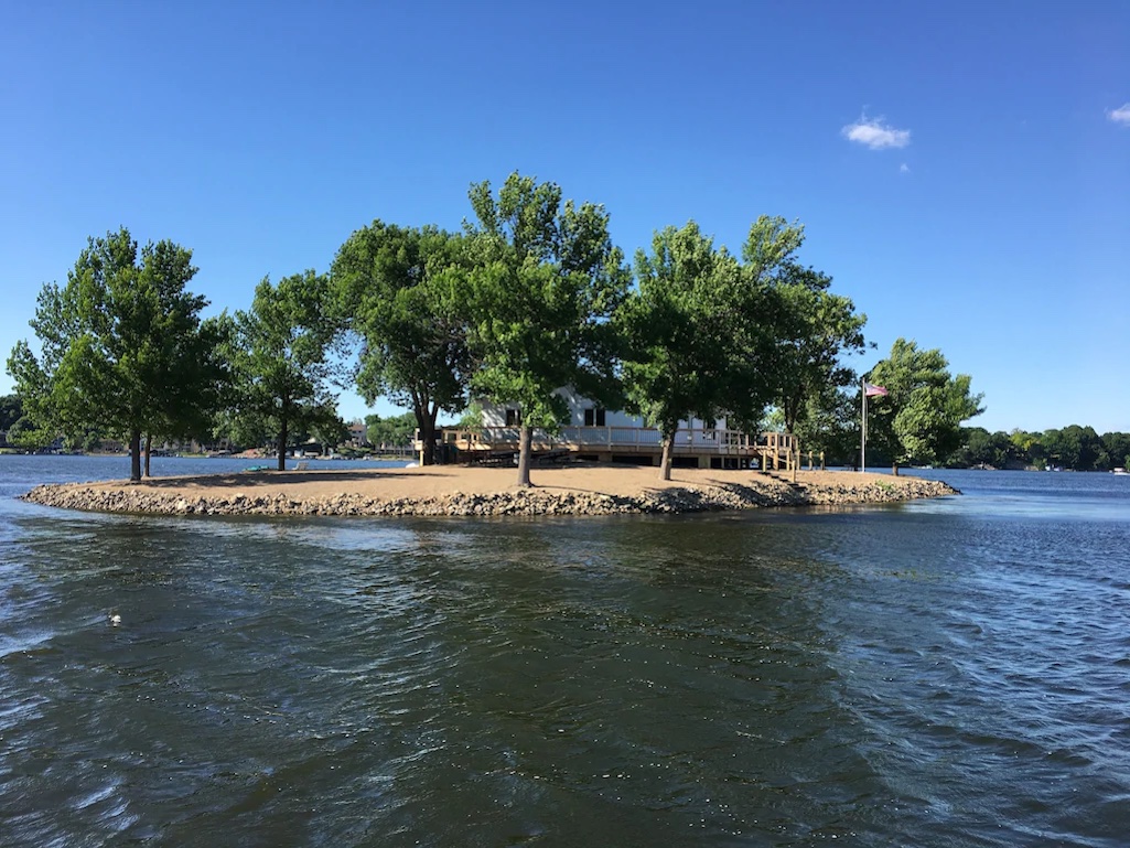 Unique Island Getaway on Prior Lake