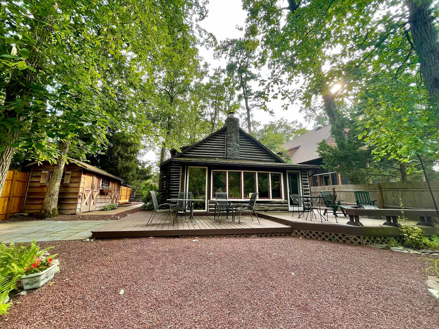 Lovely Lakefront Log Cabin in Medford Lakes