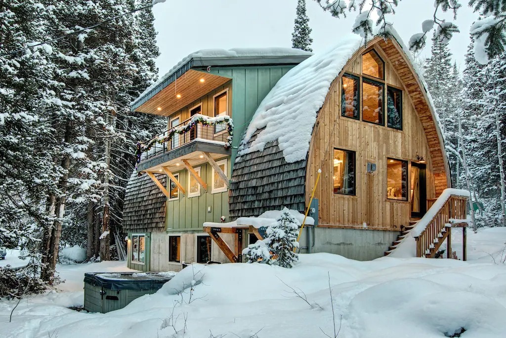 Mountain lodge w/hot tub, game room/home theater