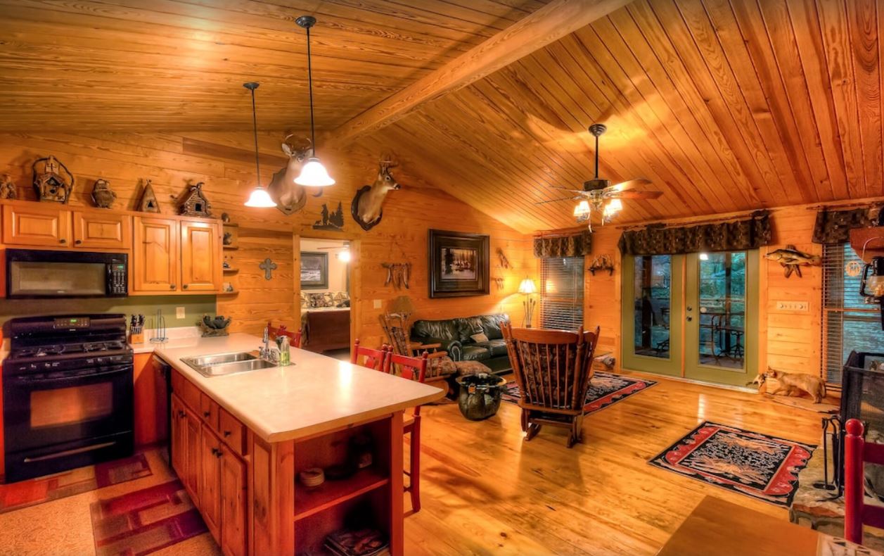 A classic cabin for your couples getaway 