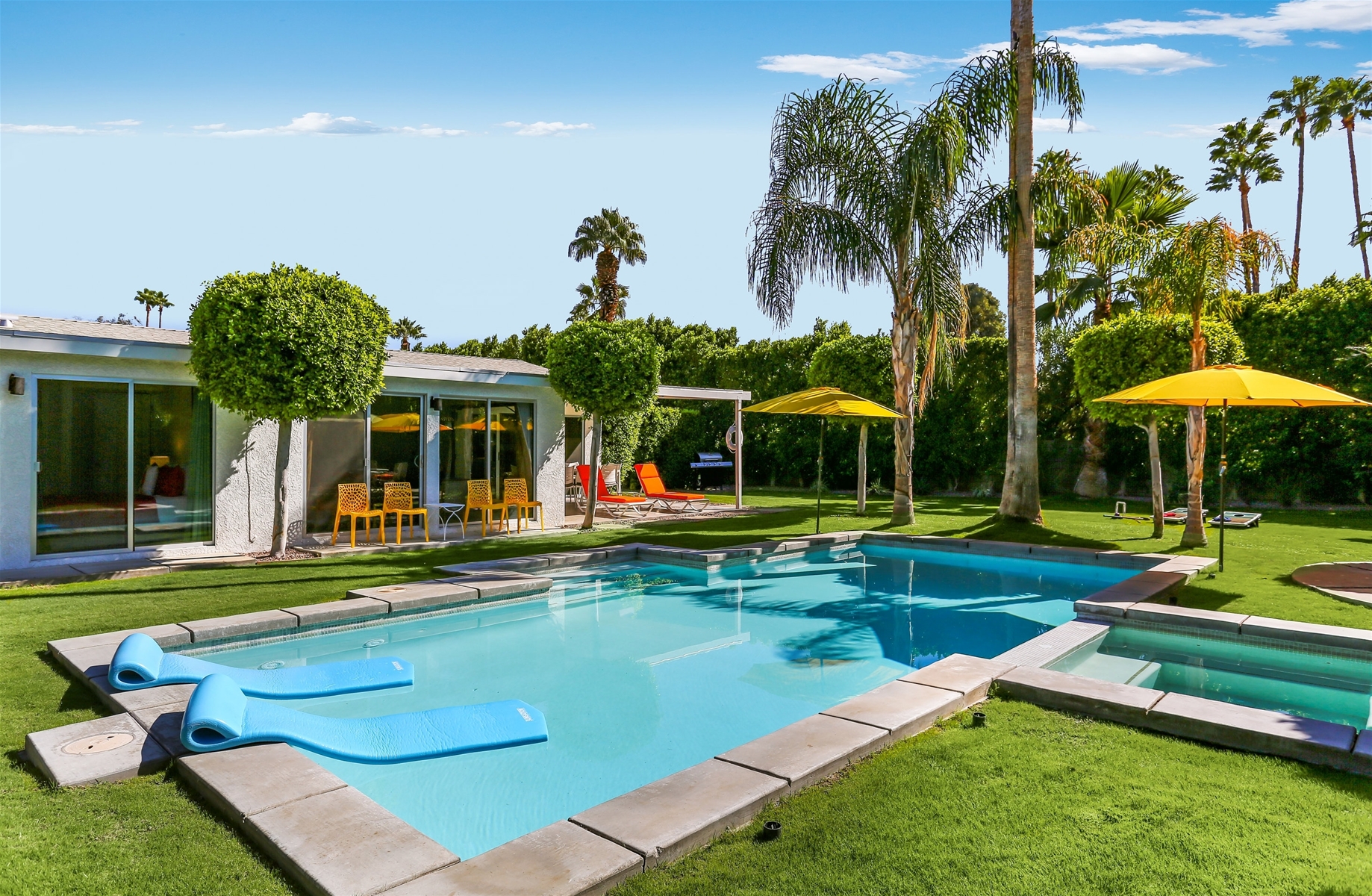 Palm Springs Poolside Retreat