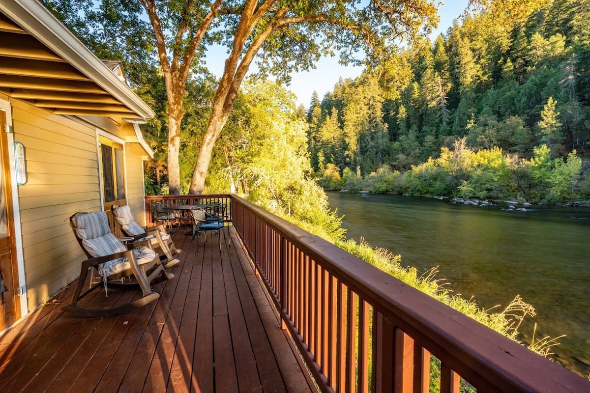 Rogue River Lodge Riverside Cabins