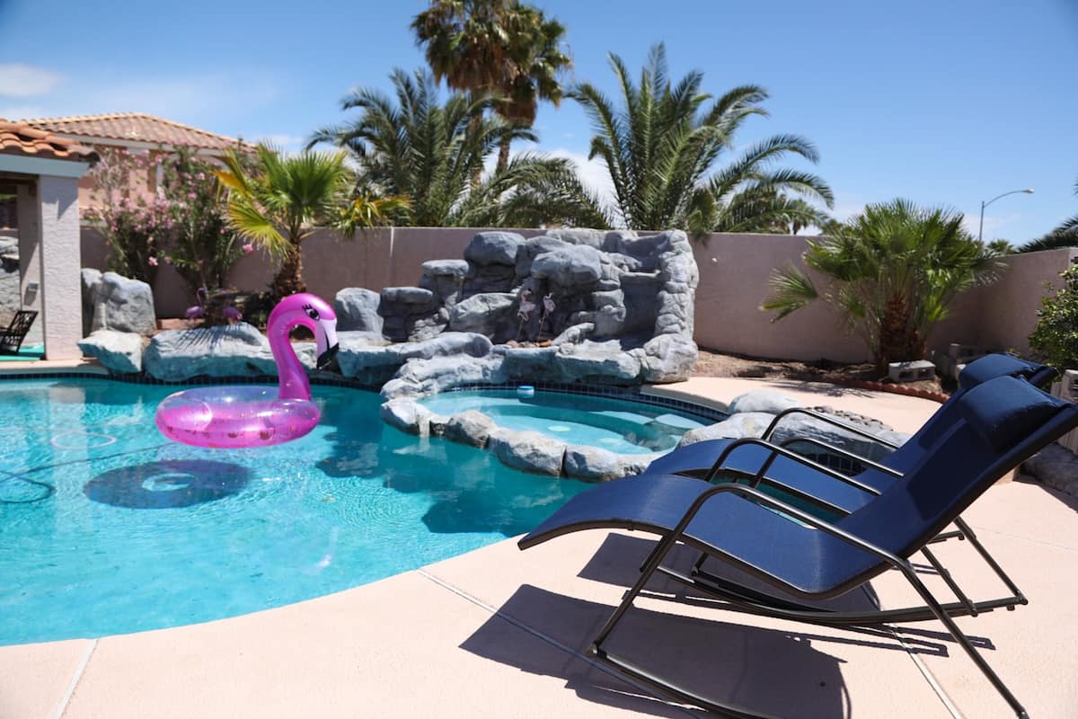 Vegas Cozy Pool Home