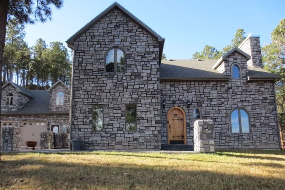 Black Hills Castle near Mt. Rushmore & Rapid City