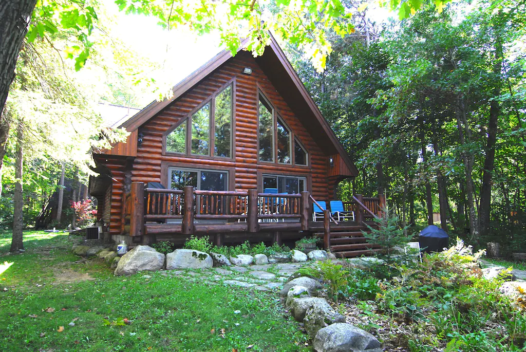 Lake Chippewa Log Home