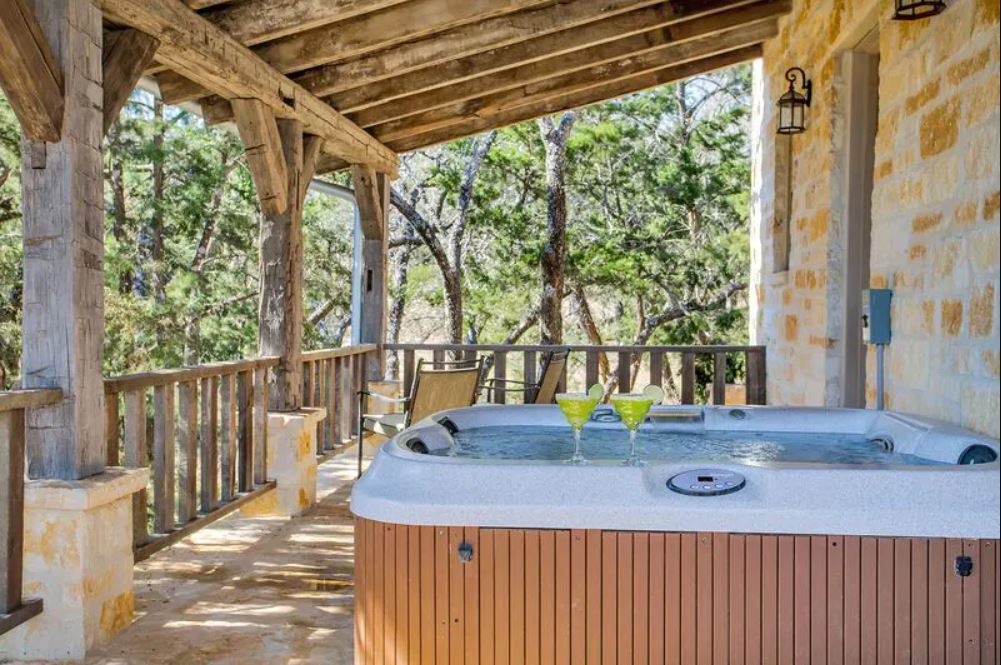 Sip margaritas in the hot tub at this cozy cabin