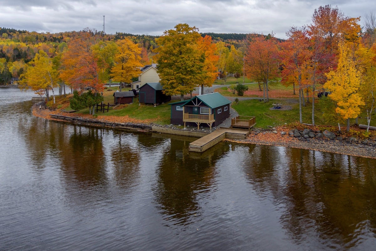 Lakefront Cabin with Epic Views