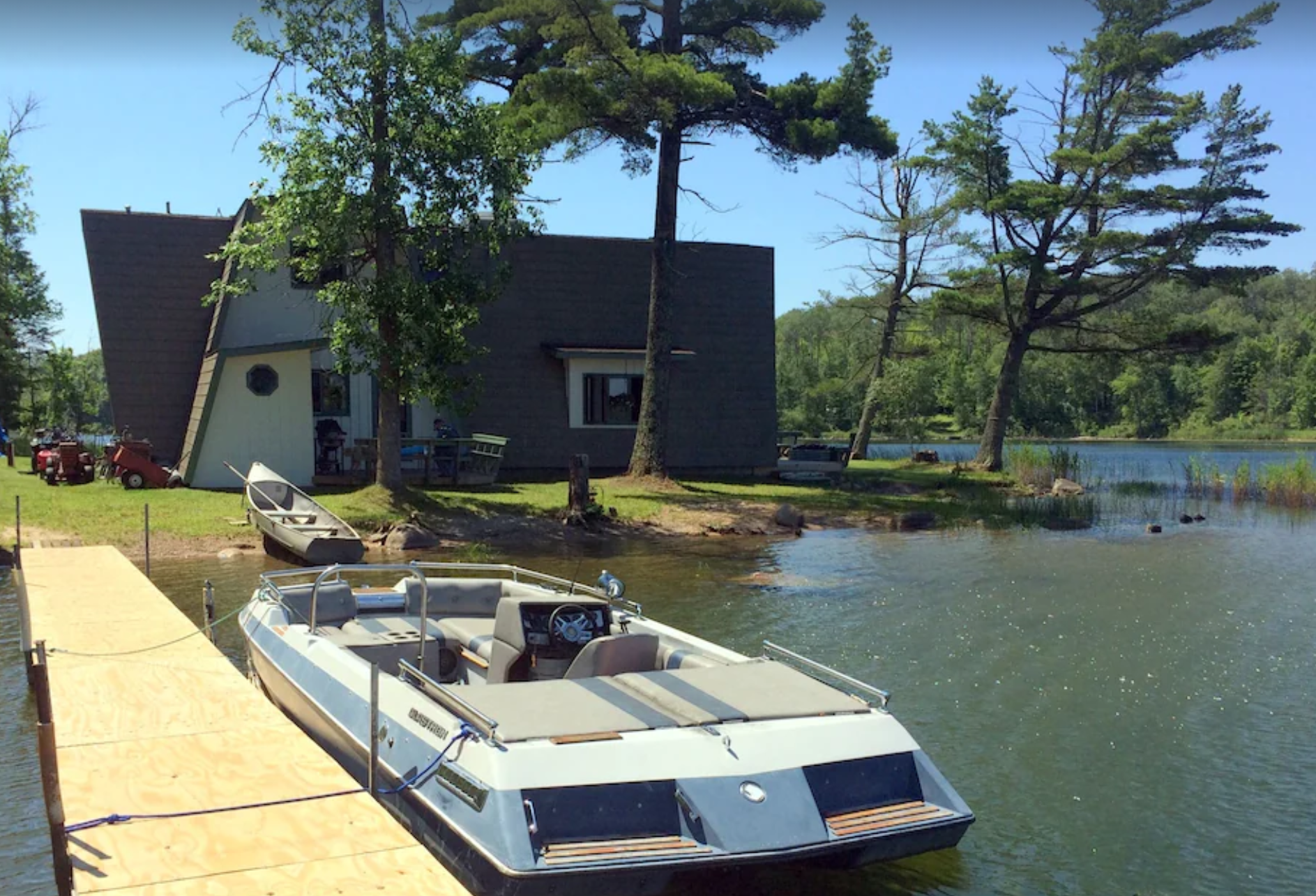 Private Cabin with Lakefront on Three Sides