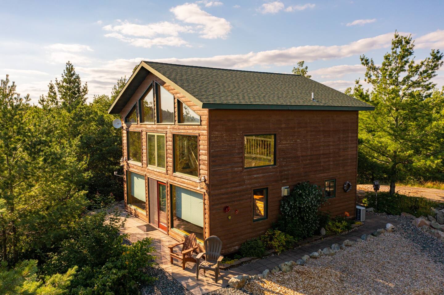 Bright and Warm Cabin Overlooking Shagawa Lake