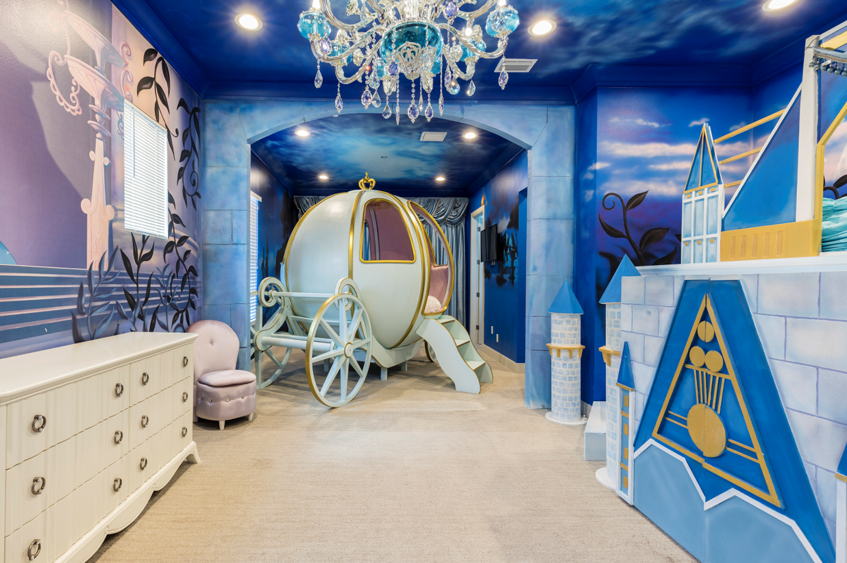 Princess carriage room for children