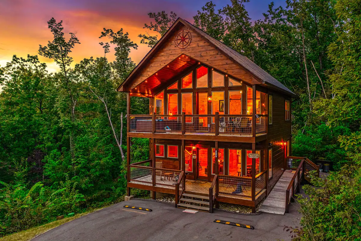 3-Bedroom Cabin with Amazing Views