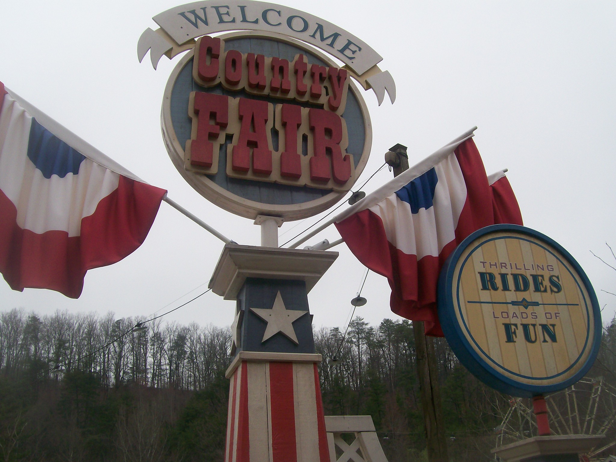 The Country Fair section of Dollywood has classic midway rides and games.