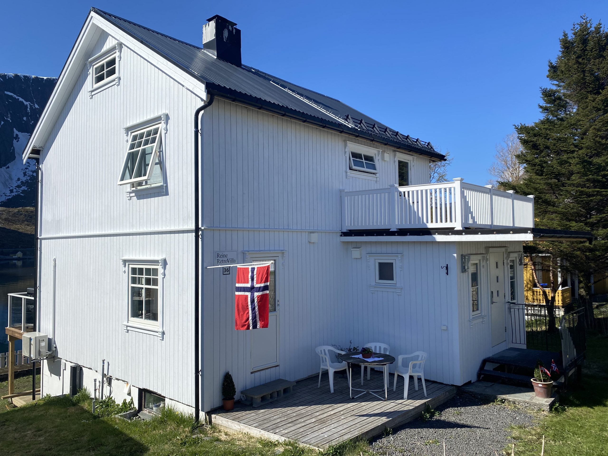 Reine Retro Villa