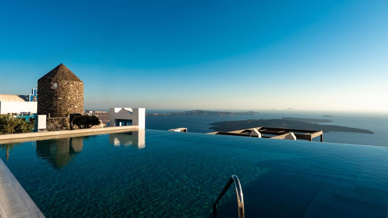 Deep blue infinity pool overlooking the sea